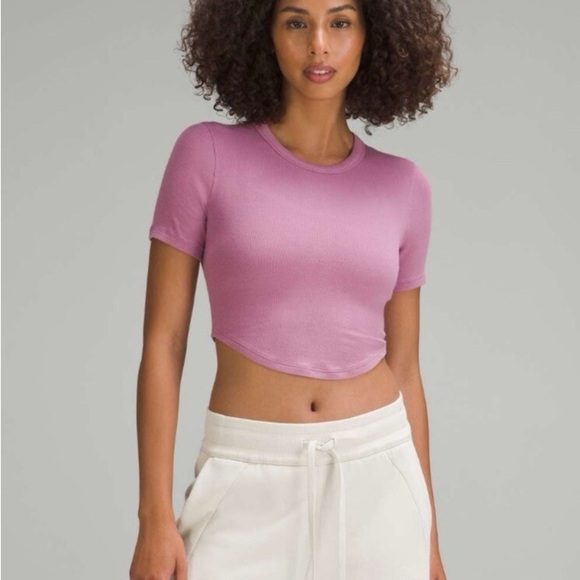 Lululemon Hold Tight Cropped T-Shirt
Velvet Dust - Picture 1 of 10